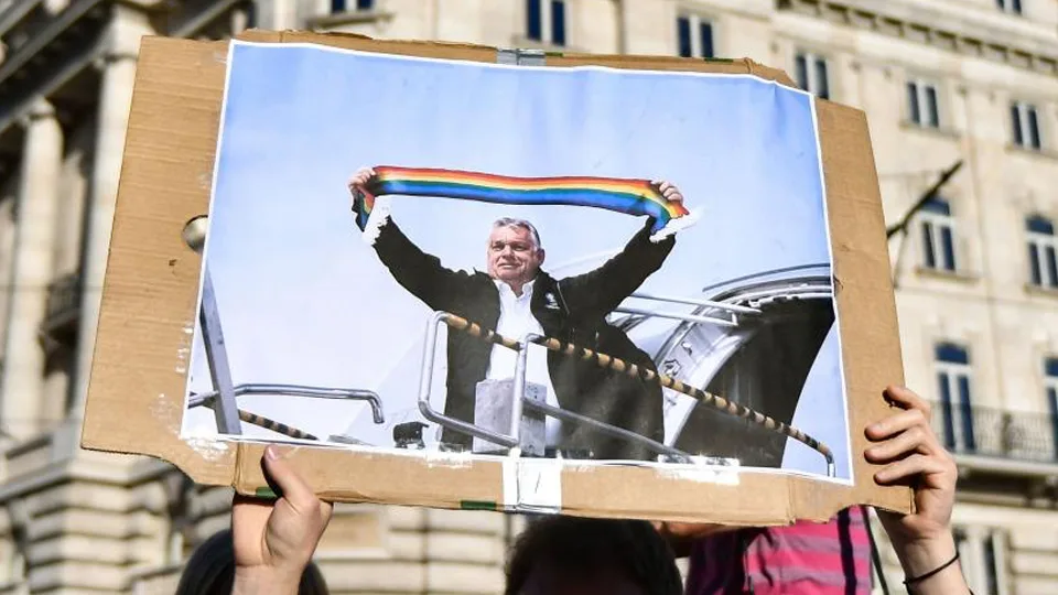 Amnesty International appelle à l'abrogation de la loi anti-LGTBI approuvée par Orbán