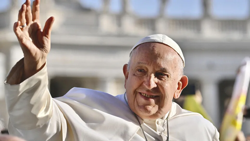 The Pope responds to those who criticize the blessing for same-sex couples: "It is hypocrisy"