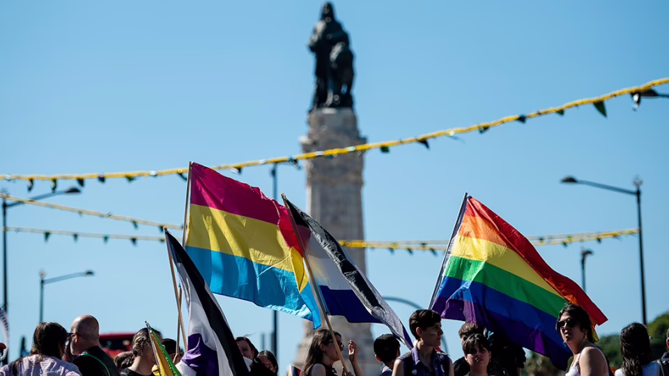 portugal-prohibe-banderas-lgtbiq