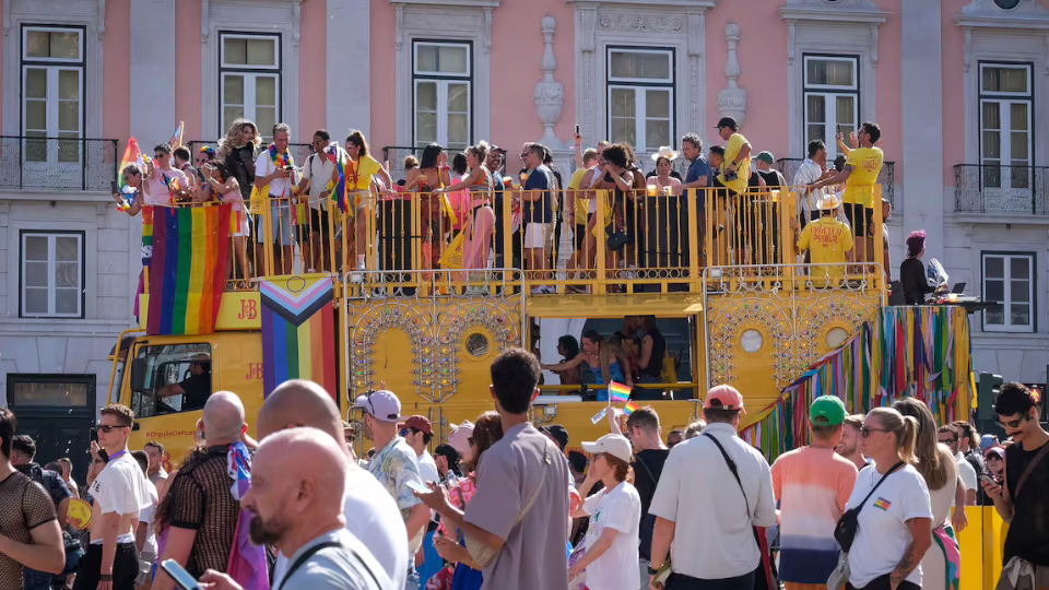 portugal-prohibe-banderas-lgtbiq